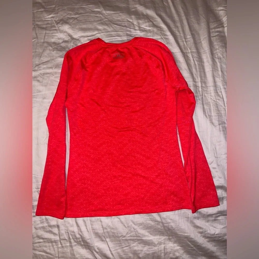 Under Armour Coral Long Sleeve Performance Top Kids Size XL